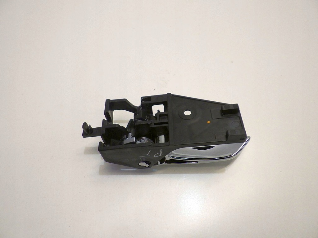 фото №2, Sx4 s cross 2022 n.model ручка внутренняя задняя