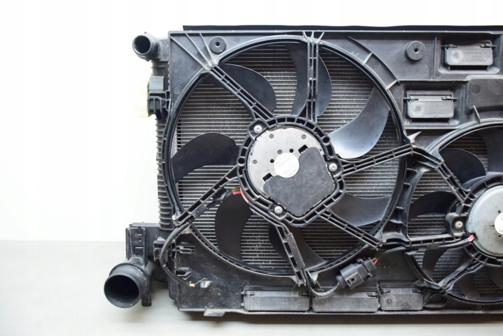 Комплект радіатор audi a1 8x1, 8xk 5q0959455am 1.4l бензиновий 136kw 2014 Недорого