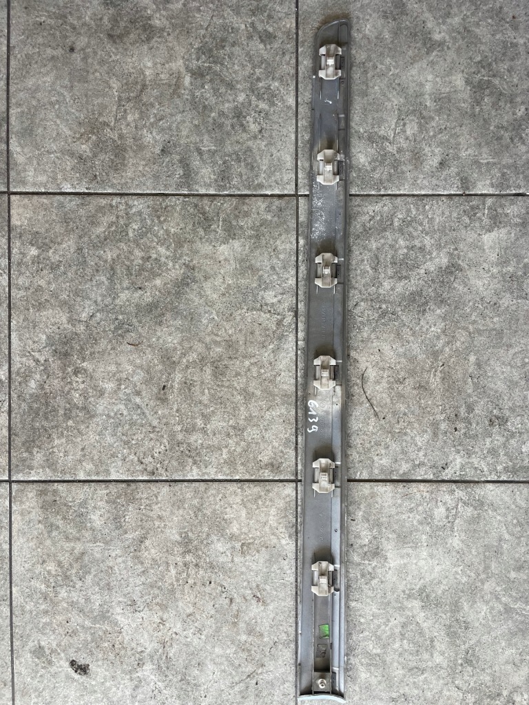 фото №1, Mercedes w246 молдинг дверь перед правый a1696983662