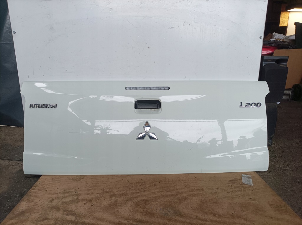 фото №1, Задняя крышка багажника mitsubishi l200 белый комплектная