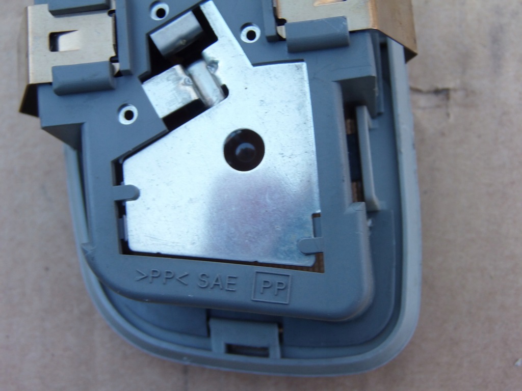 фото №8, Лампа стельовий кабіни перед toyota avensis verso 01-03r