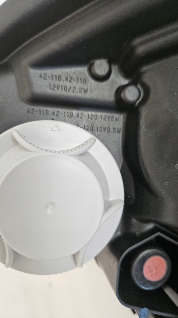 фото №13, Лампа правая перед линза toyota bz4x ea10 2022-