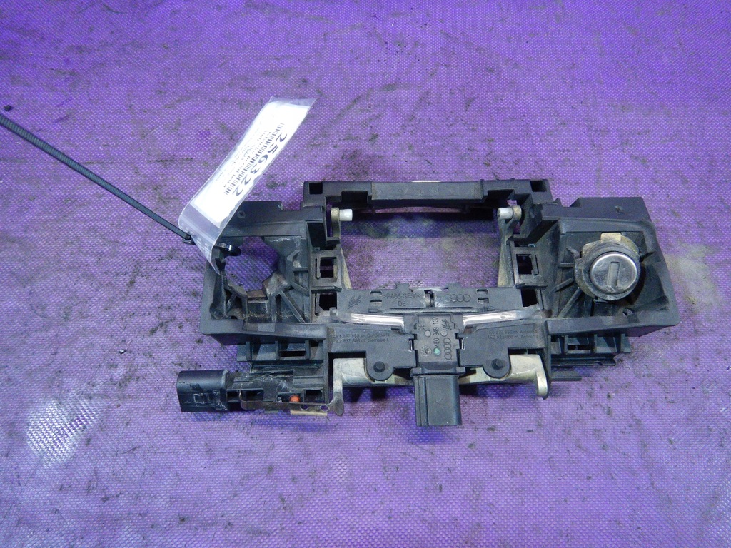 фото №1, Audi a8 d3 ручка перед левая вкладка 4e1837885m