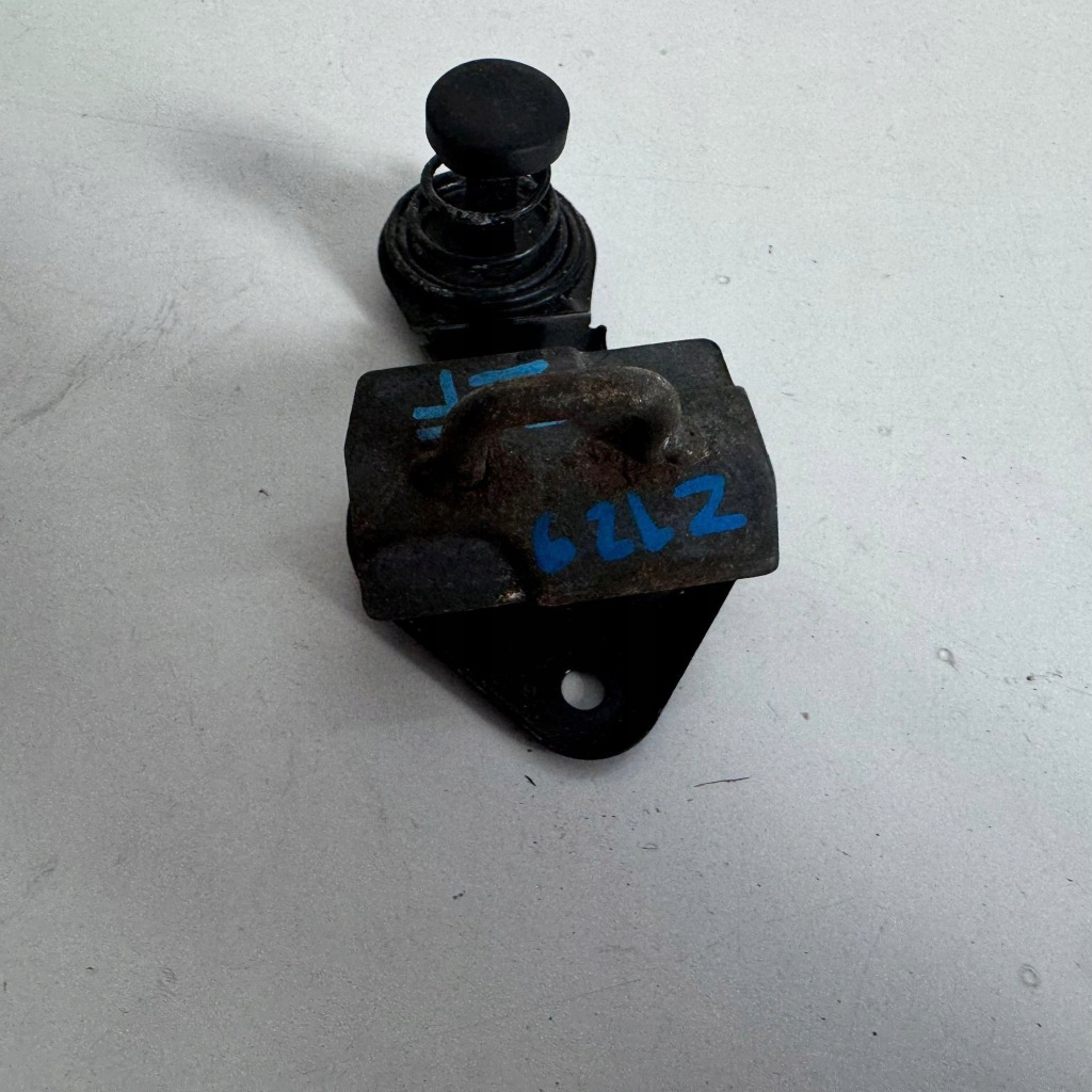 Засов замка отбойник капот mercedes klasa e w211 рестайлинг  оригинальный номер оригинал a2118800360 в Украине