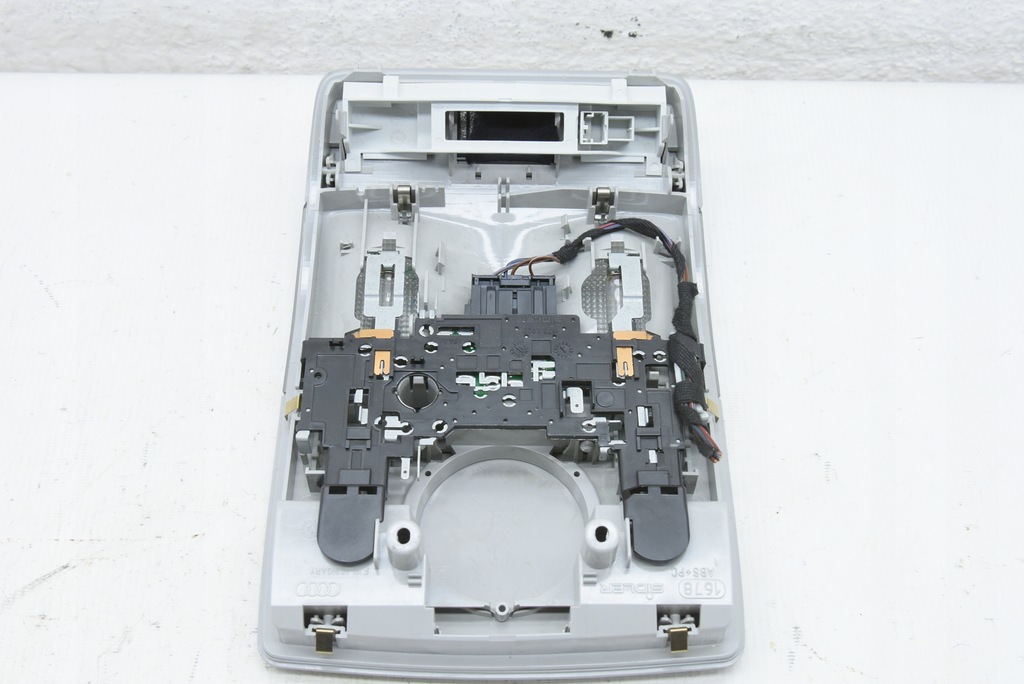 фото №4, Audi a3 8p lift лампа освітлення салону кабіни комплект