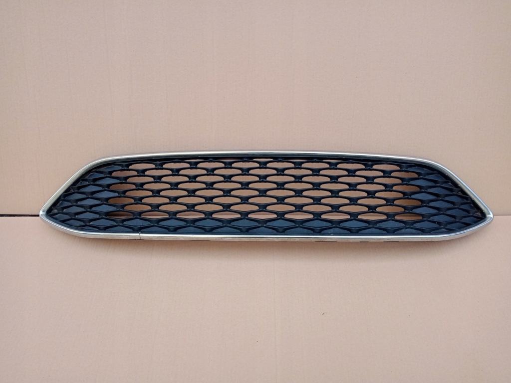 Купити Ford focus mk3 рестайлінг  решітка середня бампера 2014r