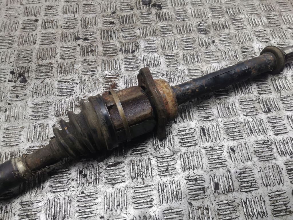 Toyota corolla e120 e130 2006 правый  сторона приводной вал Киев