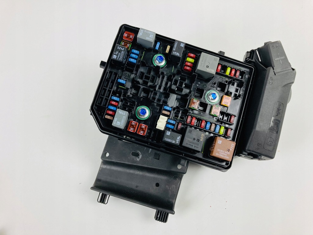 Opel astra v k коробка предохранителей 39227409 в Украине