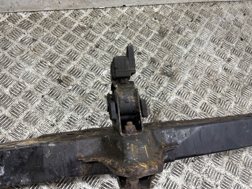 фото №7, Lexus ct 200h 2012 нижні кронштейн радіатора