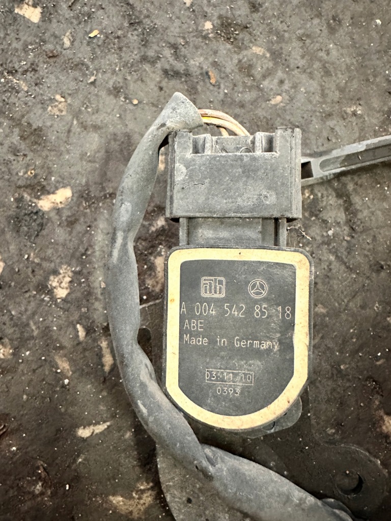 фото №6, Mercedes c klasa w204 датчик вирівнювання ксенонових лампа перед фари