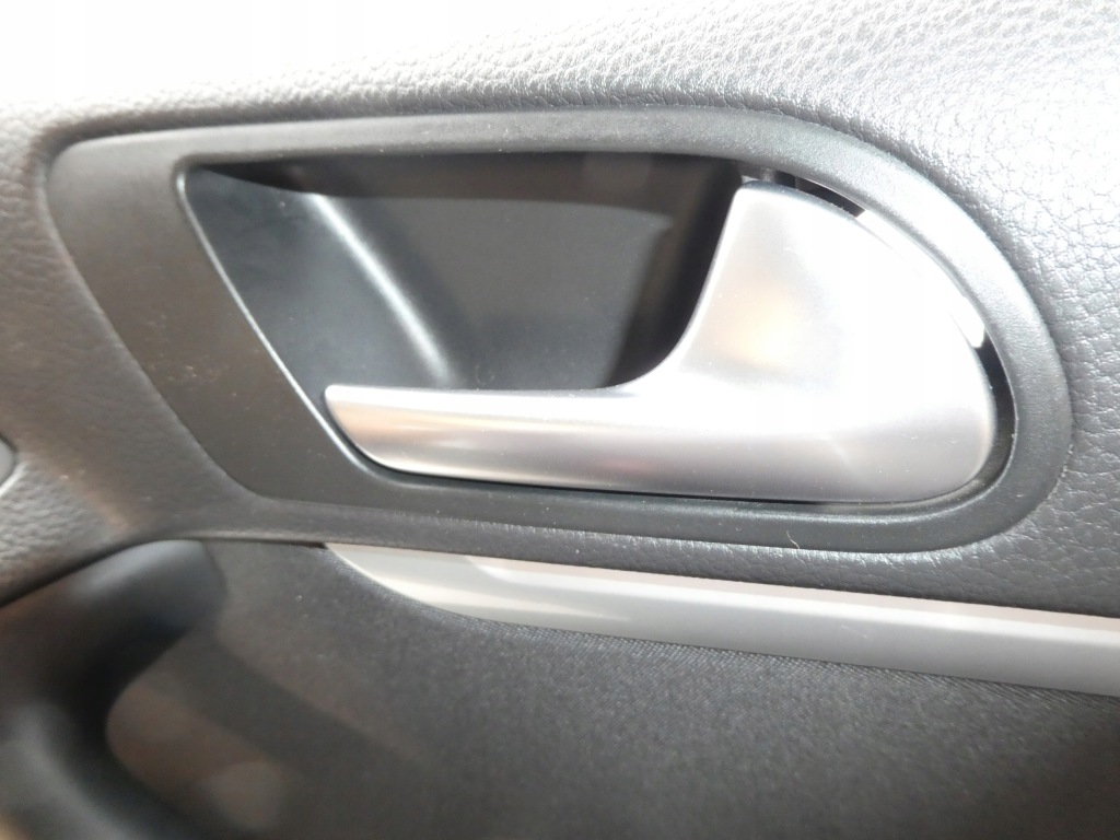 Vw tiguan оббивка двері 5n0867012b права в Україні