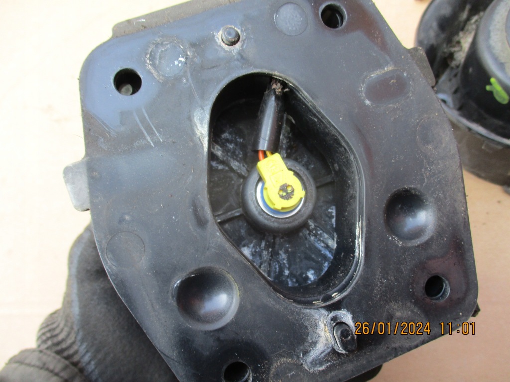 фото №5, Jaguar xf x250 2008-2011 r-poduszki капот ,pieszego 2 szt. 8x23-16e600-ac