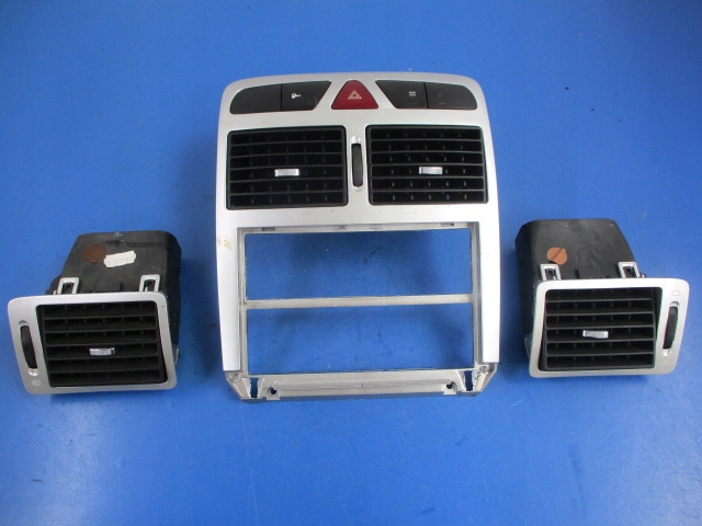 фото №1, Peugeot 307 lift решётки обдув+ рамка выключатели