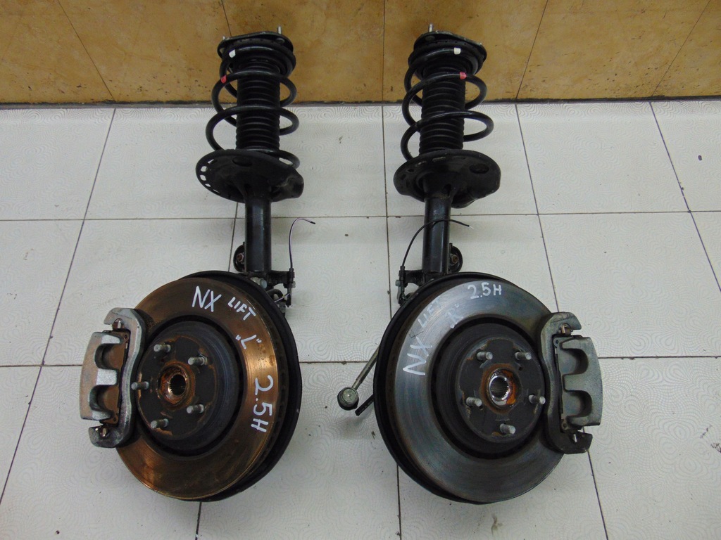 фото №1, Поворотний кулак амортизаторна стійка права lexus nx 300h