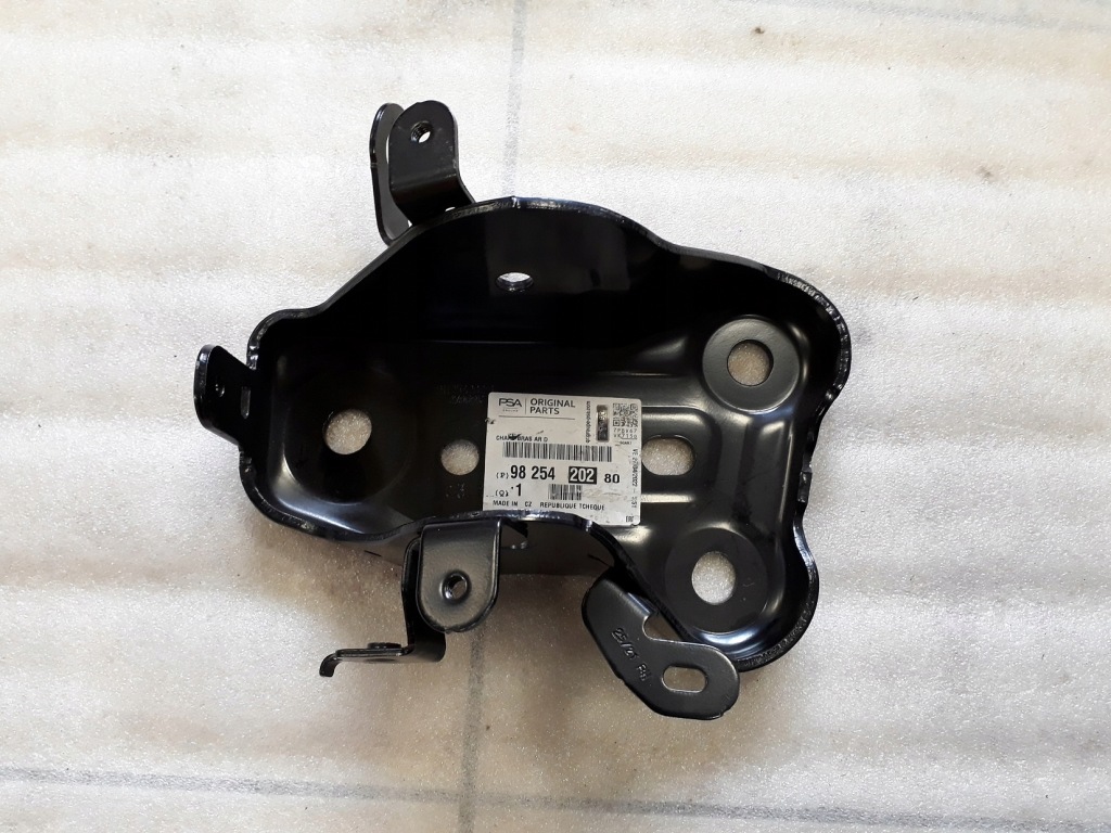 фото №1, Opel corsa f кронштейн балка oś задняя правый