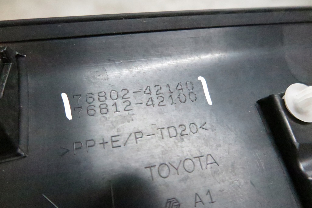 фото №11, Toyota rav4 v молдинг кришки задня 76802-42140