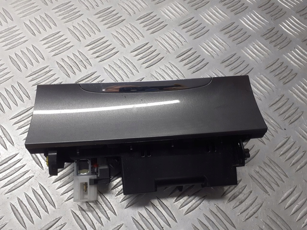 фото №1, Пепельница volkswagen passat 3c0863284