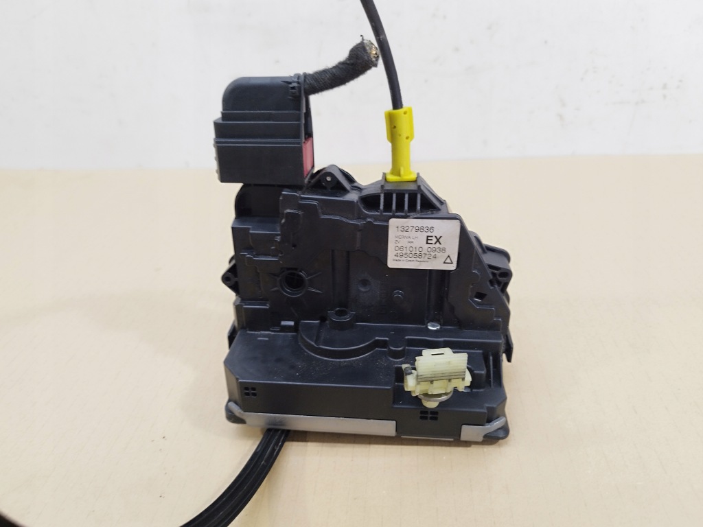 Замок дверь левый задний  задний 9 pin opel meriva ii b 13279836 lata 2010-2013 Оригинал