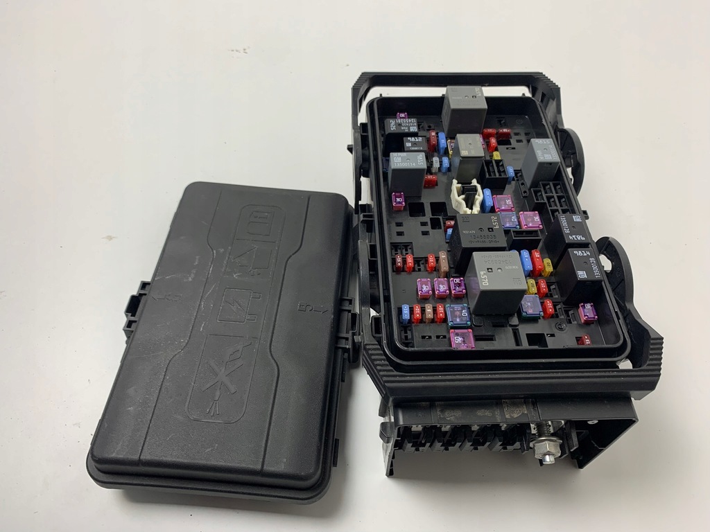 фото №1, Insignia b 2.0cdti коробка предохранителей 39116625