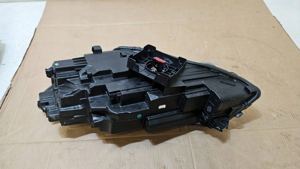 Фара перед передняя правый  ford kuga mk3 рестайлинг  full led lv4b-13e016-an Цена