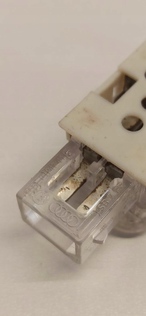 фото №6, Audi q5 лампа кабины 8d0947415