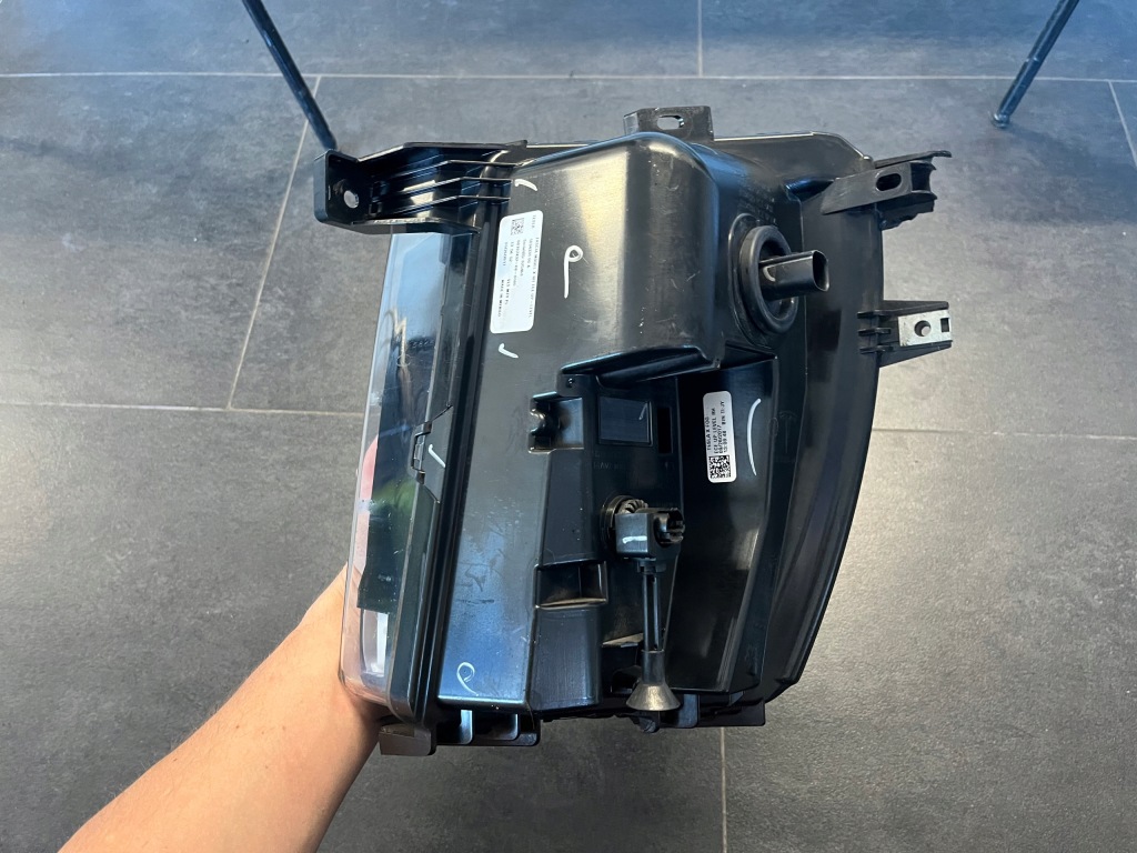 Протитуманна фара правий передній led tesla model x в Україні