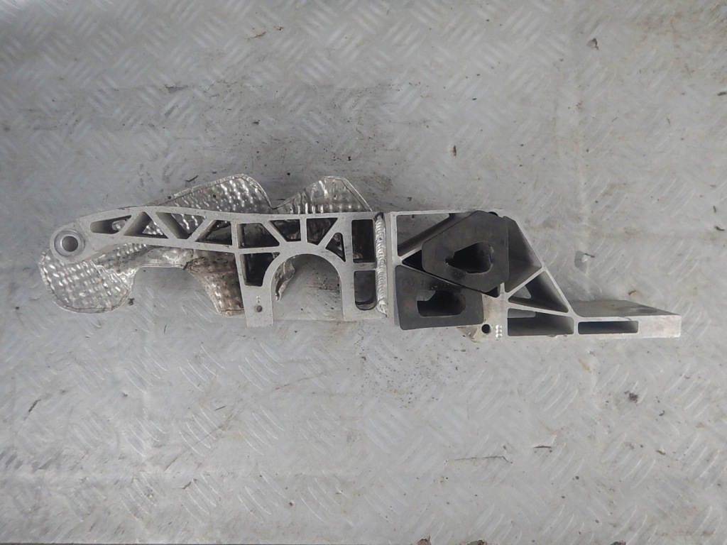 фото №1, Porsche panamera 970 левая кронштейн кронштейн кронштейн