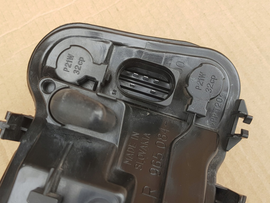 Вкладыш фонари w крыло - правый задний  + штекер / - audi a4 b7 - 04-08 - седан Киев