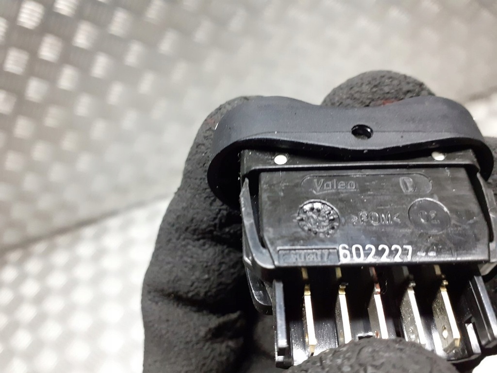 фото №2, Кнопка перемикач скло dacia sandero 602227