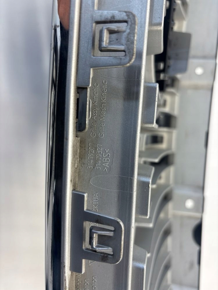 Решітка  решітка радіатора передній перед volvo xc90 2 2017 31479327 Зі Шроту