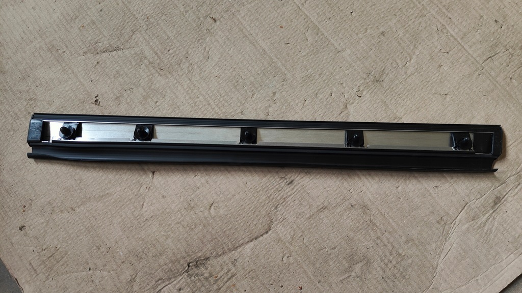 фото №6, Молдинг дверь задних левая оригинальный nissan 82877eq70a