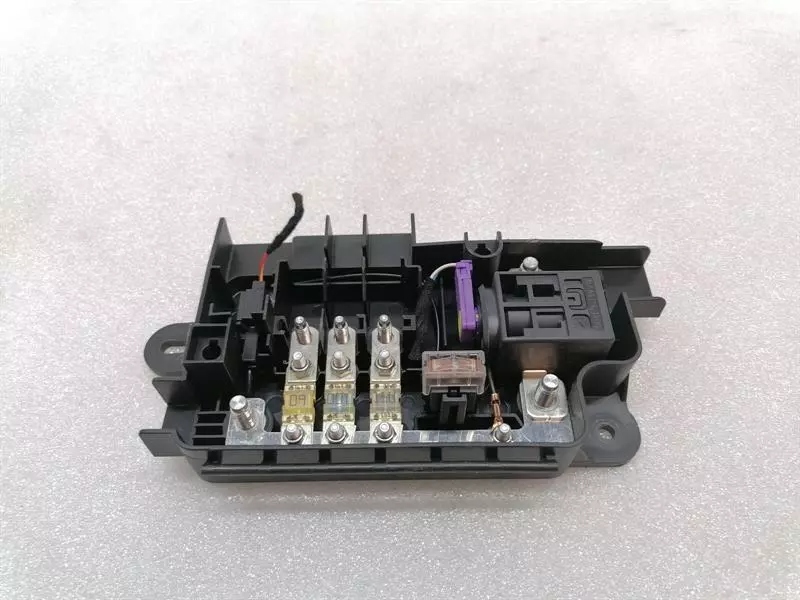 Купити Audi r8 type 42 v10 5.2 spyder fuse box 4f0915519