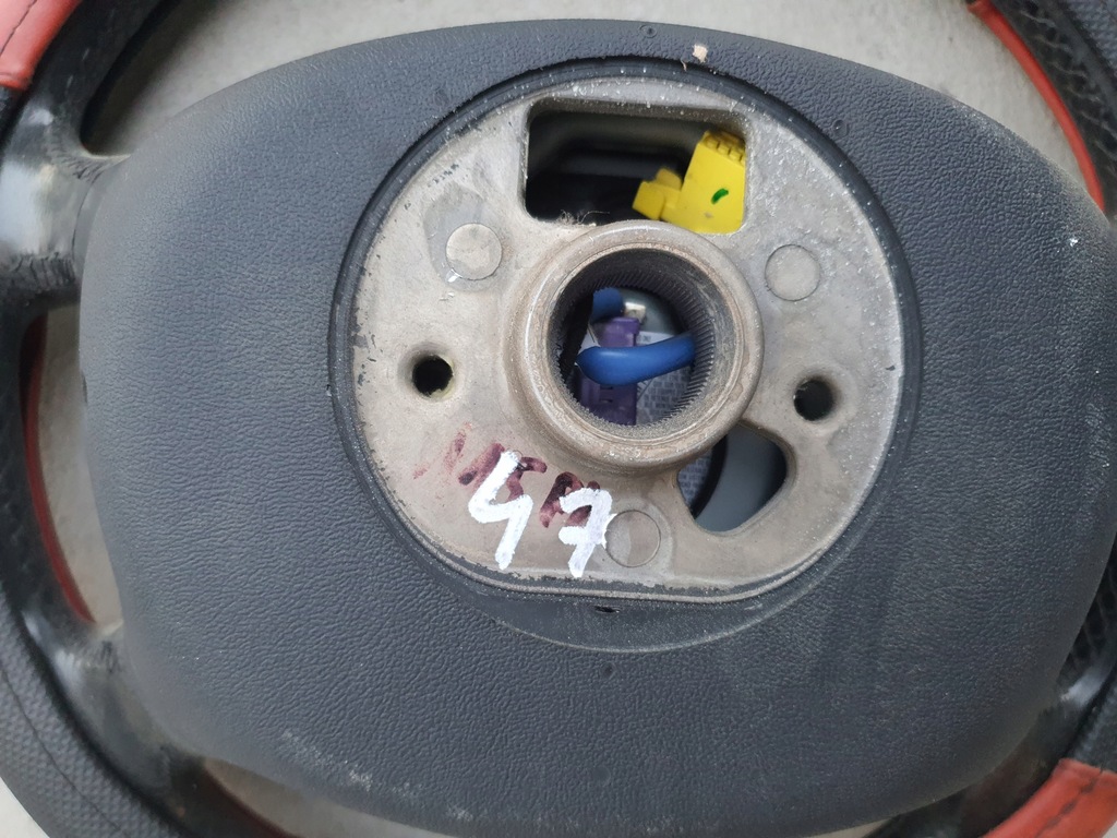 фото №5, Audi a4 b6 воздуховод четырёхлучевая czarna накладка sparco!!! 47