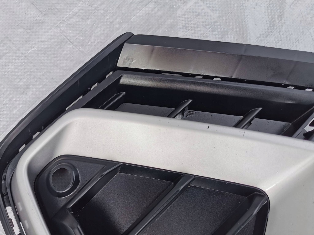 Audi q3 2 83a s-line правий решітка бампера перед 83a807682d Недорого