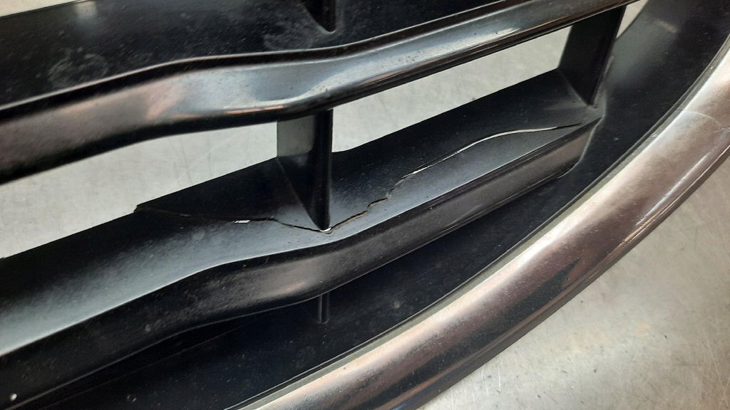 фото №14, Решётка радиатора решётка радиатора решётка радиатора оригинальный номер 31353120 volvo v40 ii 12-19r повреждённый