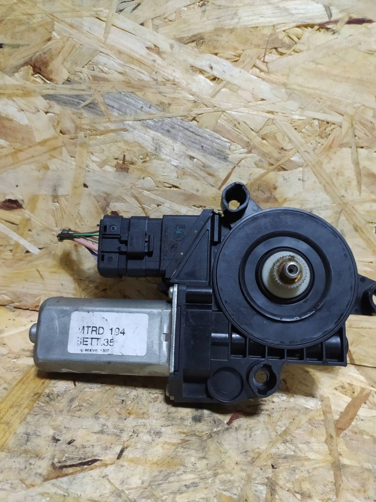 Моторчик стекло правый задний  fiat croma ii 07r универсал 1060175 в Украине