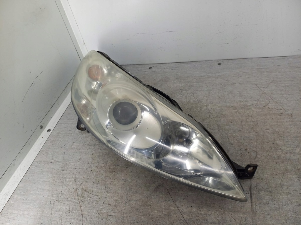 Купити Лампа перед права peugeot 407 0301213602 9641943580
