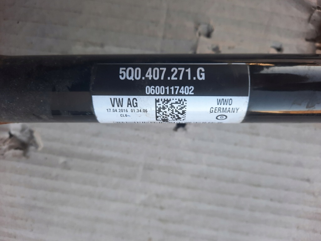 Приводной вал левая 5q0407271g vw golf vii 1,4tsi 16r 8km в Украине