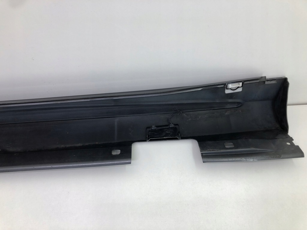 Mercedes w176 права накладка поріг kolor-787 a1766980154 Ціна