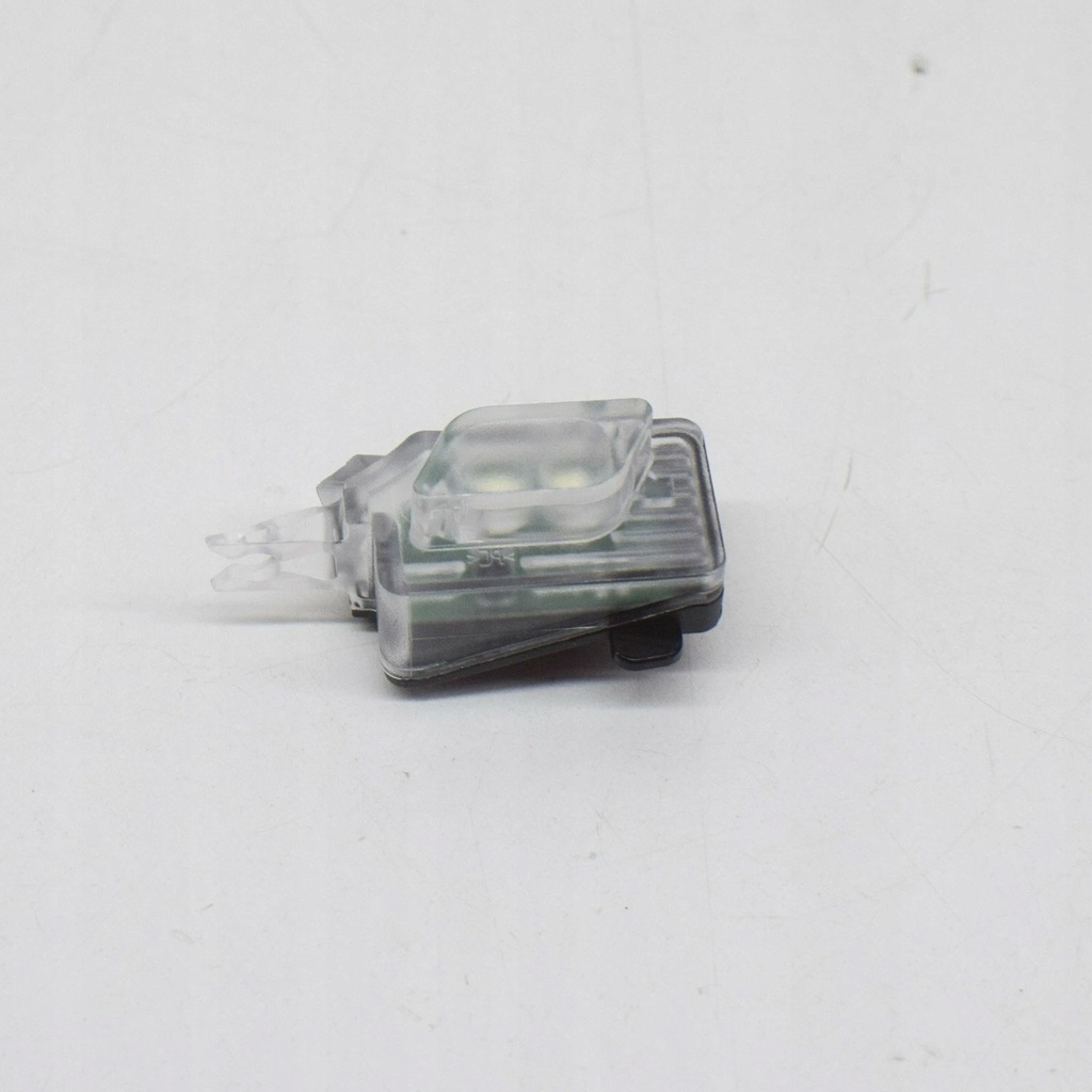 фото №11, Audi a4 b9 лампа дверь передних правых 8w0947134