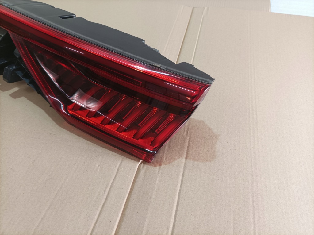 фото №11, Audi q8 лампа крышки задняя 4m8945095p