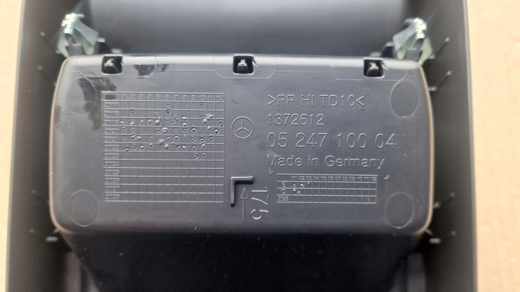 Захист задній тунель mercedes w243 eqa h243 ґрати бардачок попільничка usb Зі Шроту