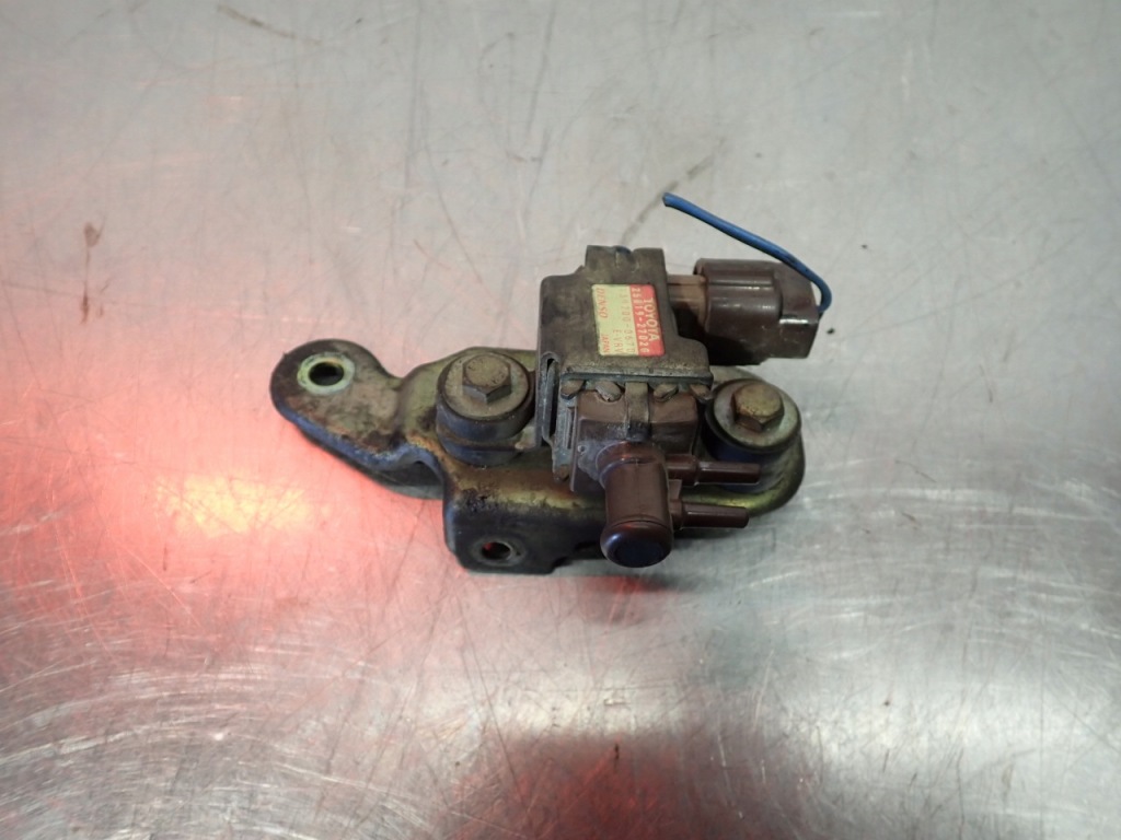 фото №1, Клапан вакуумa toyota corolla e12