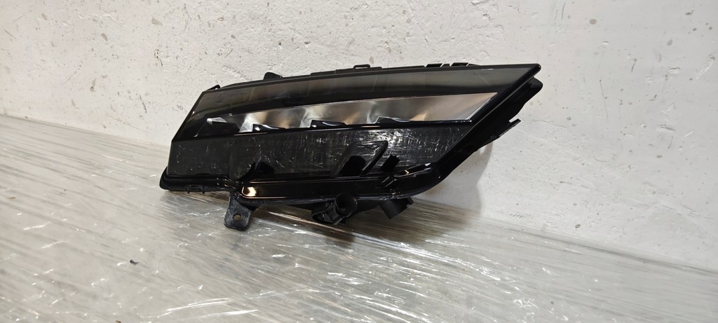 фото №2, Протитуманна фара led drl правий перед skoda scala 657