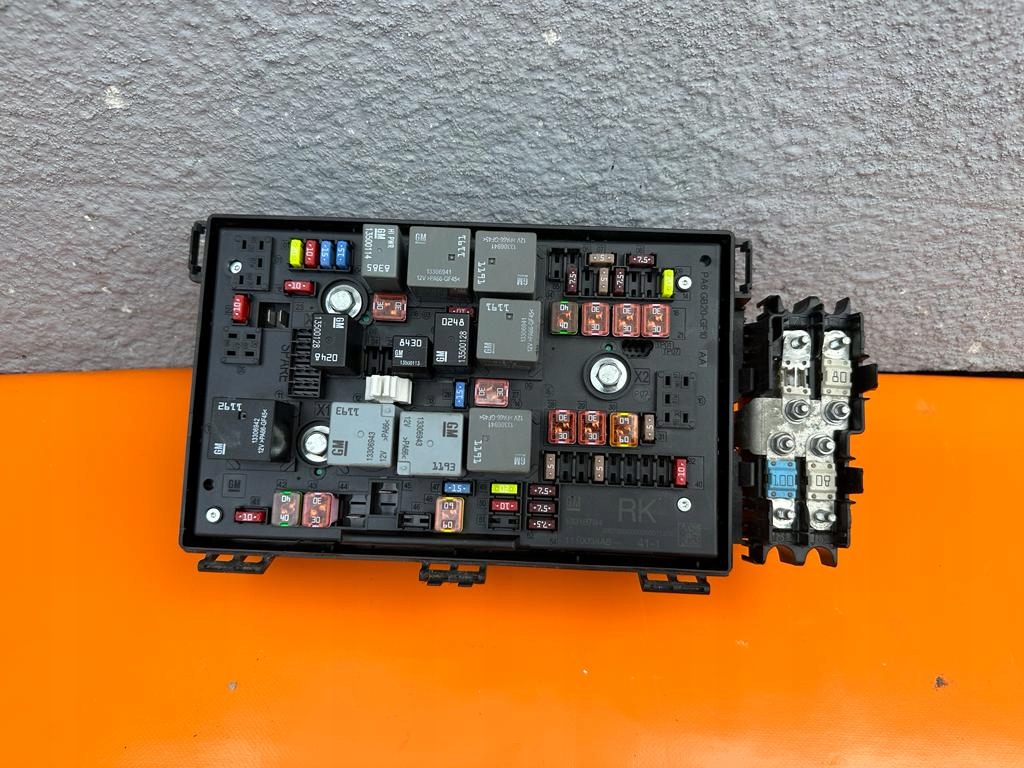 фото №1, Opel astra j 13318784 rk коробка предохранителей