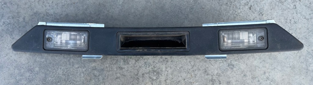 Купить Накладка молдинг освещение номерного знака audi a4 b6 b7 avant 8p4827574