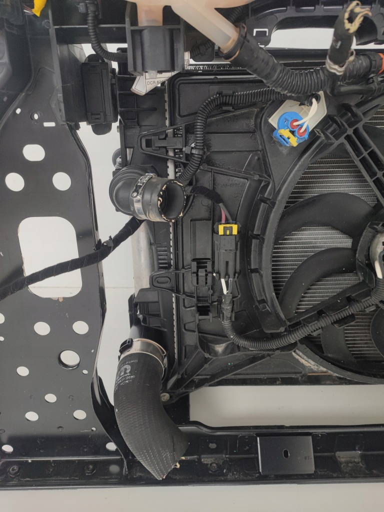 Ремень передний балка радиатор комплект радиатор fiat 500x 500 x 1.6 m-jet европа Цена