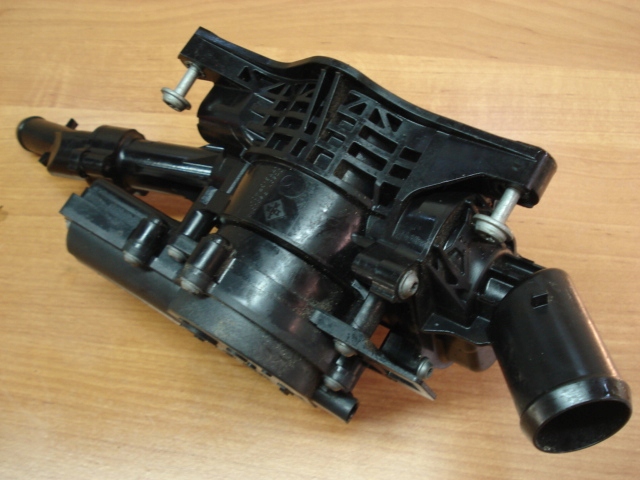 фото №15, Mazda 6 2.0 бензин термостат корпус термостата f-622666.04 pyfa 1516zb