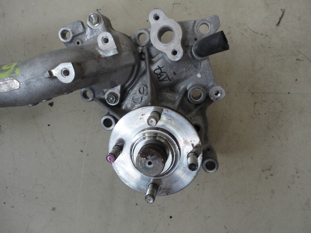 фото №1, Насос wody термостат toyota hilux 2.4 2gd ftv 16r.