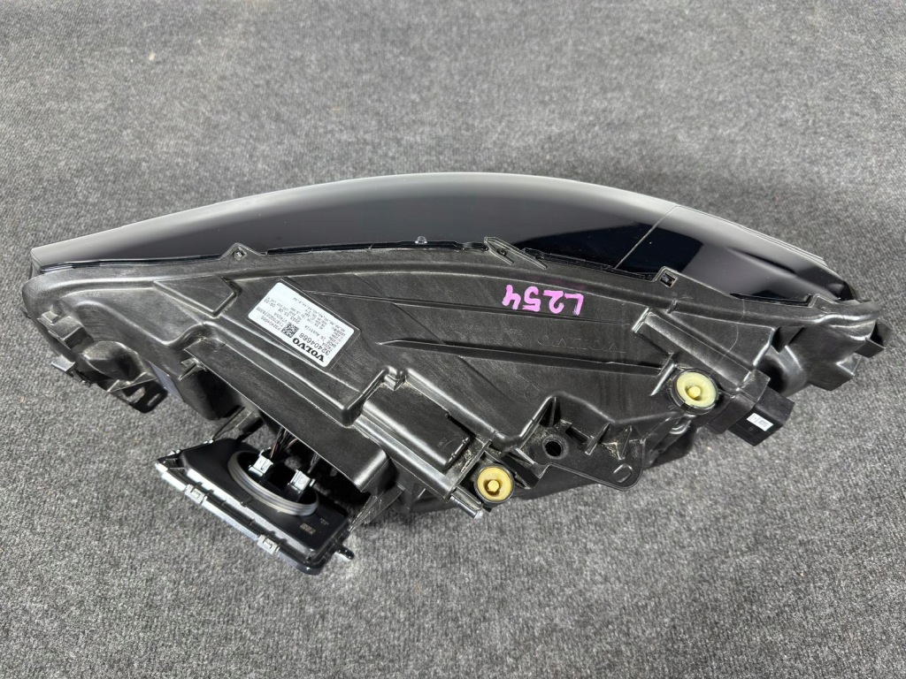 Volvo xc40 рестайлінг  base led фара правий перед передня комплект  32404666 європа  ідеальна Недорого